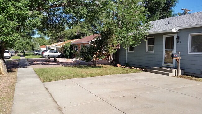 Building Photo - Charming Updated Rancher in the Heart of C...