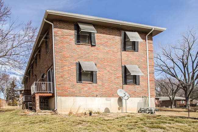 Building Photo - 8736 W 70th St