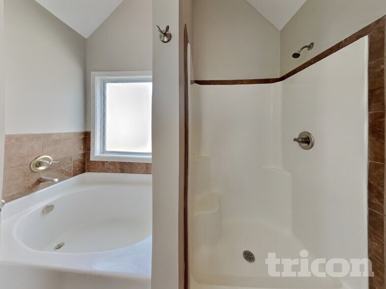Building Photo - 1287 Eagle's View Dr
