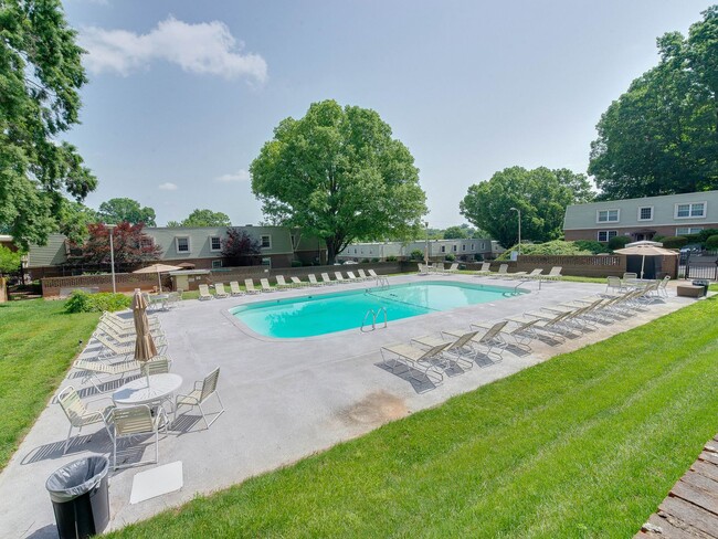 Building Photo - Check out this amazingly located 3 bed/2 b...