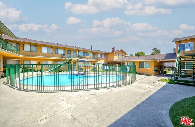 Building Photo - 711 S Sierra Vista Ave