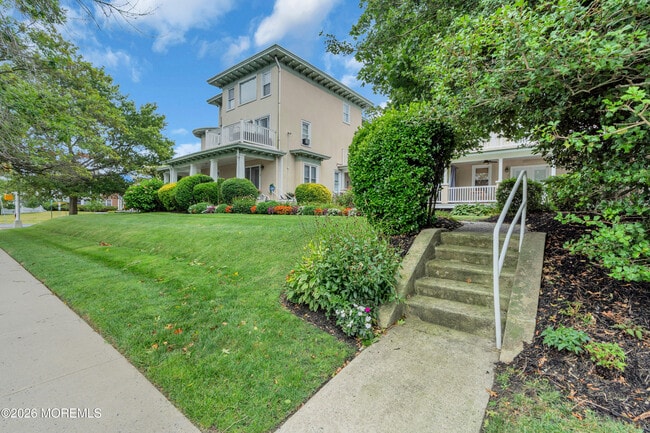 Building Photo - 1211 Grand Ave