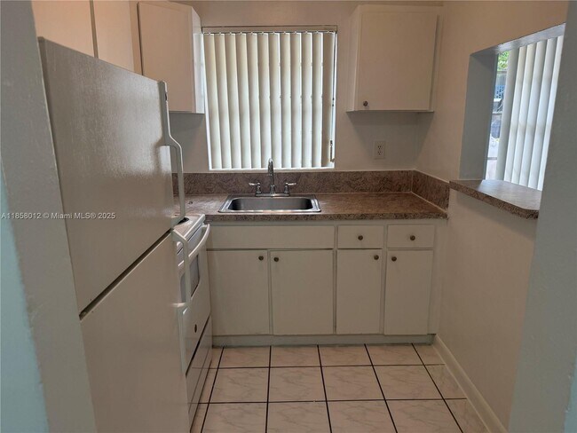 Building Photo - 8380 SW 65th Ave