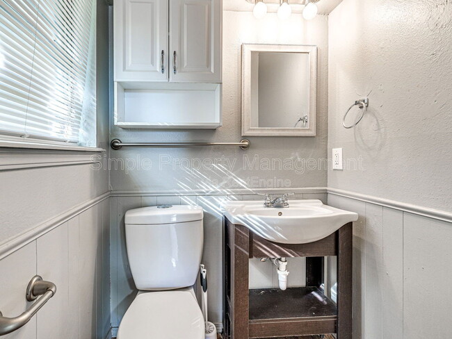 Building Photo - 601 N Wisconsin Ave