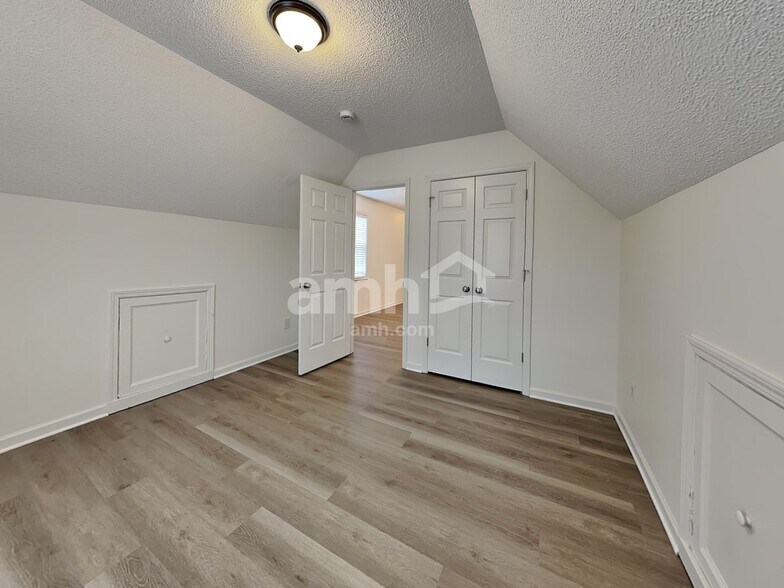 Building Photo - 8505 Rockcliff Rd