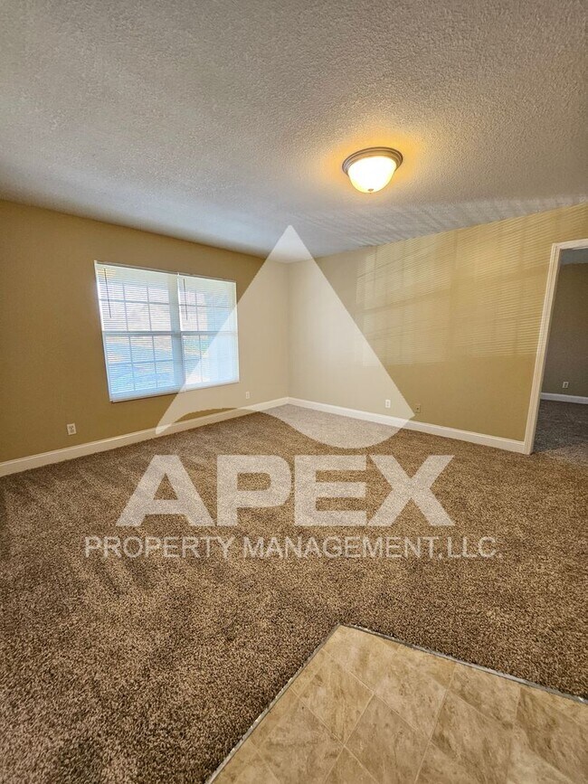 Building Photo - MOVE-IN SPECIAL,NO RENT TIL APRIL 1ST! - AVALON APARTMENT HOMES---NICE 3BD - 1BA Apartment off To...