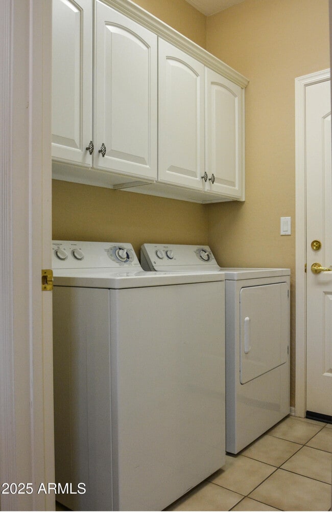 Building Photo - 13436 W La Vina Dr