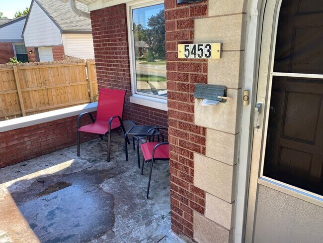 Building Photo - 5453 E 10th St