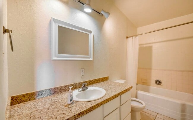 Building Photo - 1710 Betty Cir