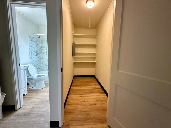 Building Photo - 3313-3315 Pompon Street