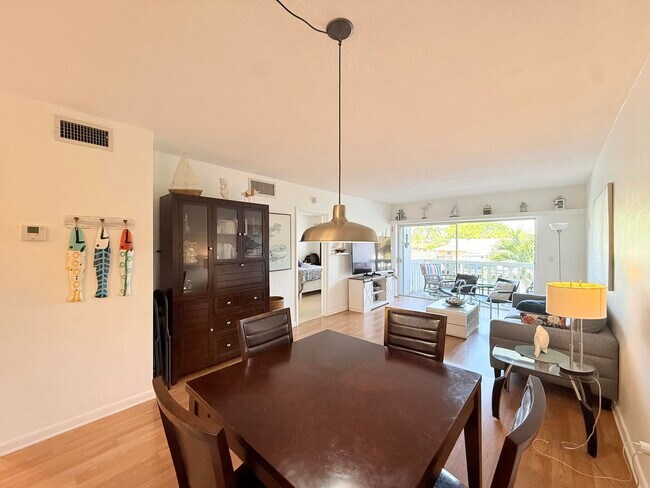 Building Photo - 470 Paradise Isle Blvd