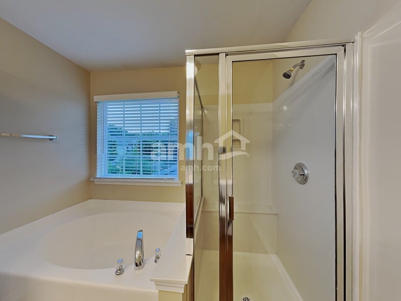 Building Photo - 9203 Greenheather Dr
