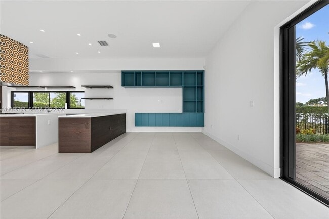 Building Photo - 16709 Botaniko Dr N