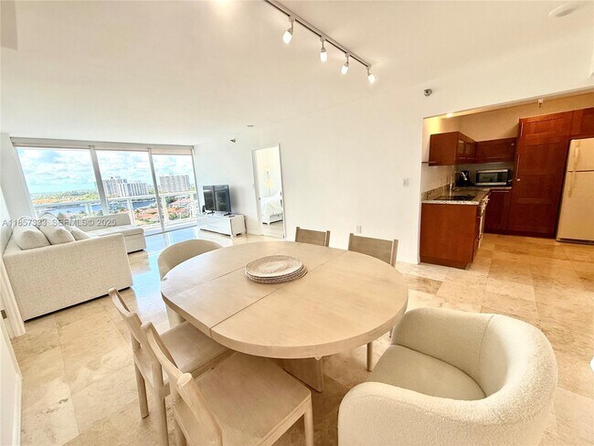 Building Photo - 20505 E Country Club Dr