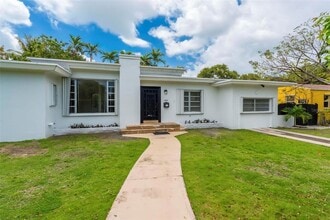 Building Photo - 2300 SW 24th St