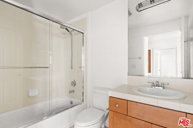Building Photo - 5831 Seawalk Dr