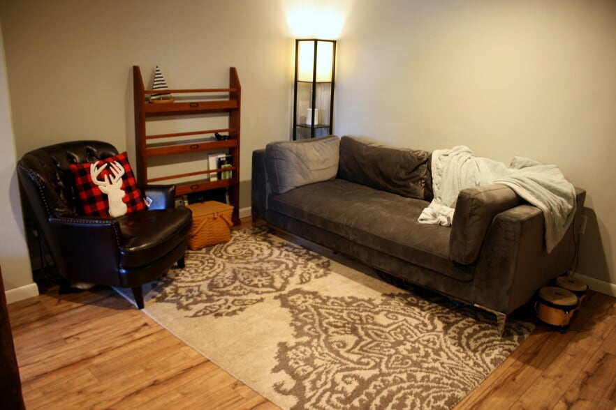 Building Photo - 22 N Railroad St