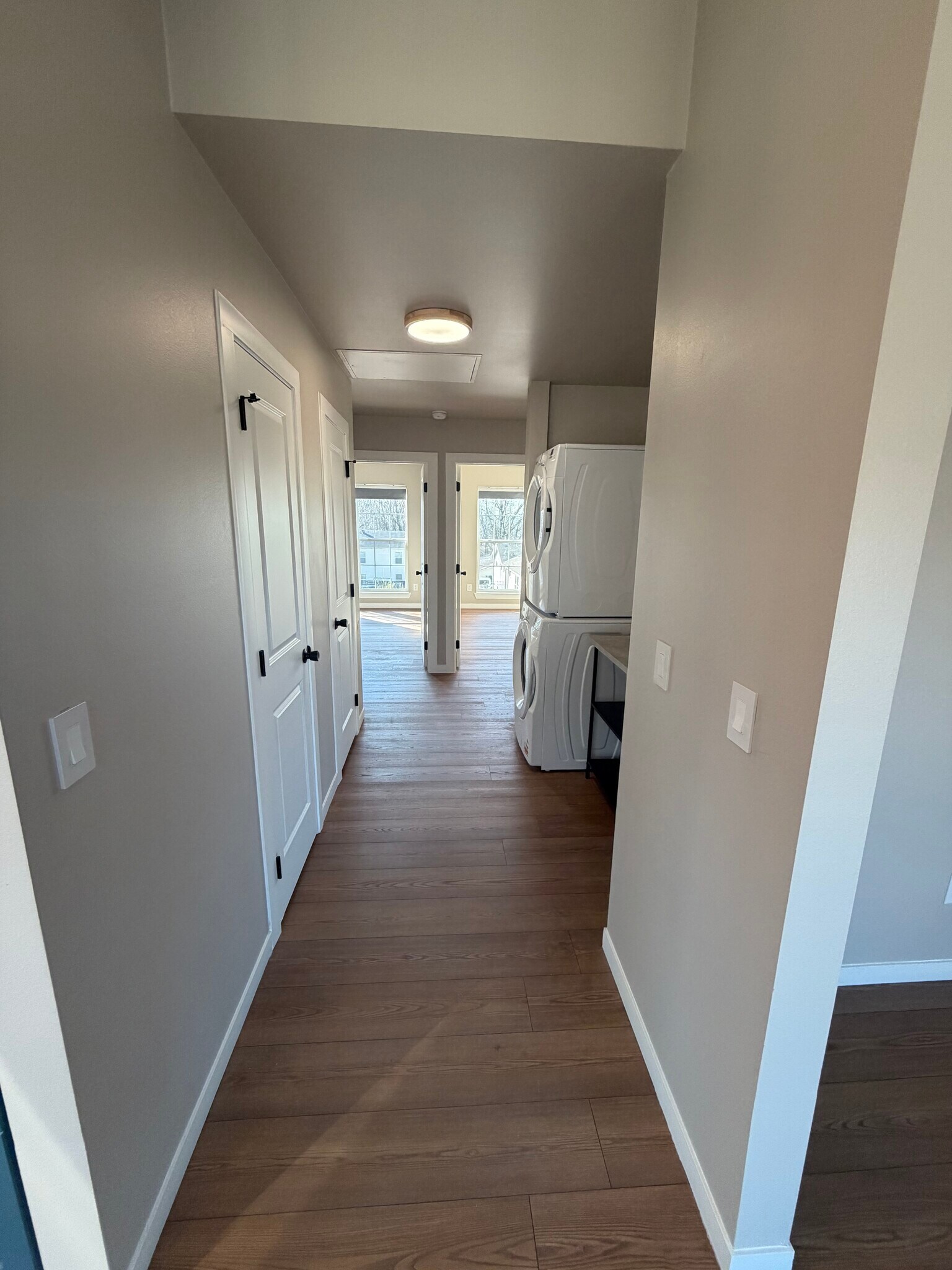 Building Photo - 833 W Stone St