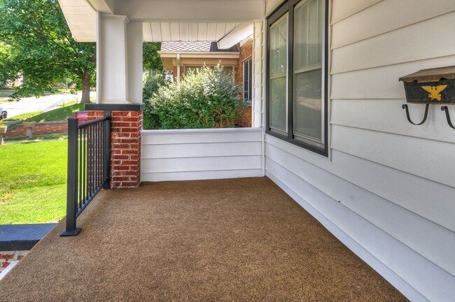 Building Photo - 4 bed in Aksarben