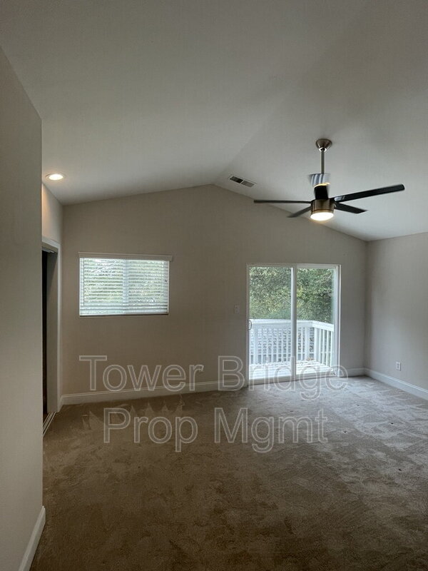 Building Photo - 737 Cresta Ct