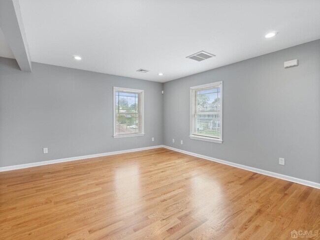 Building Photo - 348 1st St