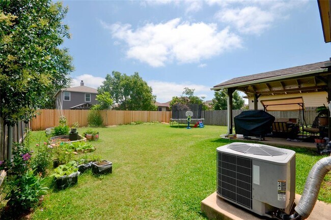 Building Photo - 2207 Howry Dr