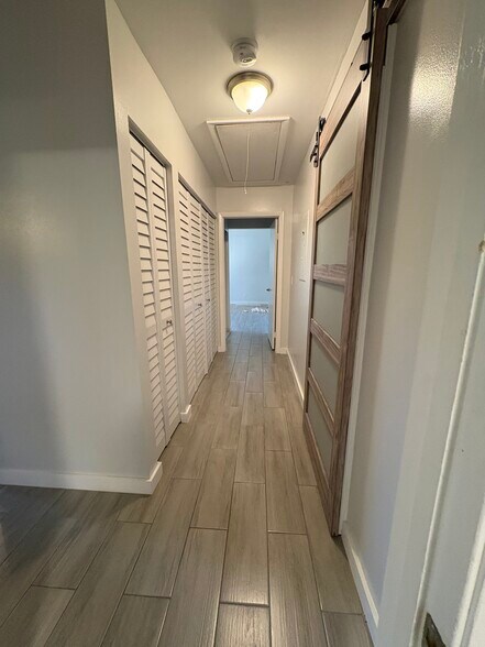 Building Photo - 51 Meadows Dr