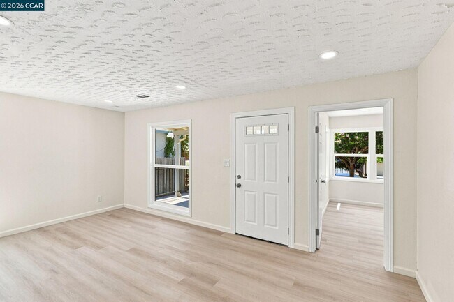 Building Photo - 53 Ramona St