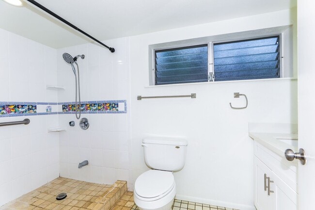 Building Photo - Kahala Avenue Beachside - remodeled 2 bedroom, 1 bath with Luxury Vinyl Plank Flooring