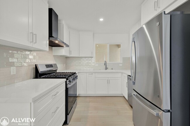 Building Photo - Fully Renovated 4-Bedroom Home with Firepl...