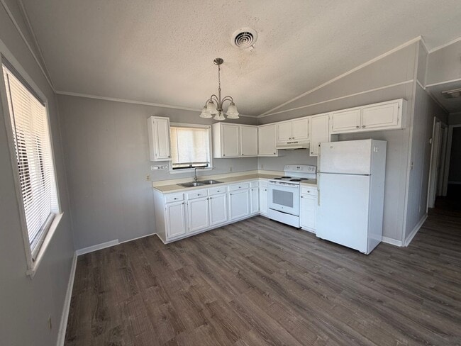 Building Photo - Year Round Rental Milepost 7 KDH