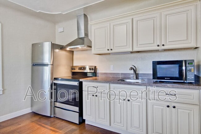 Building Photo - 124 Sunset Ave