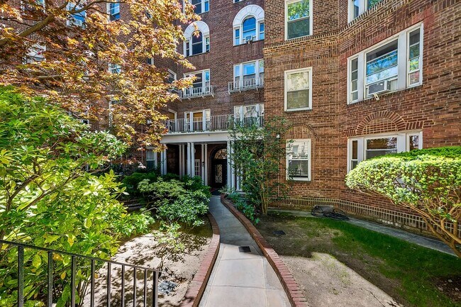 Building Photo - 124-16 84th Rd