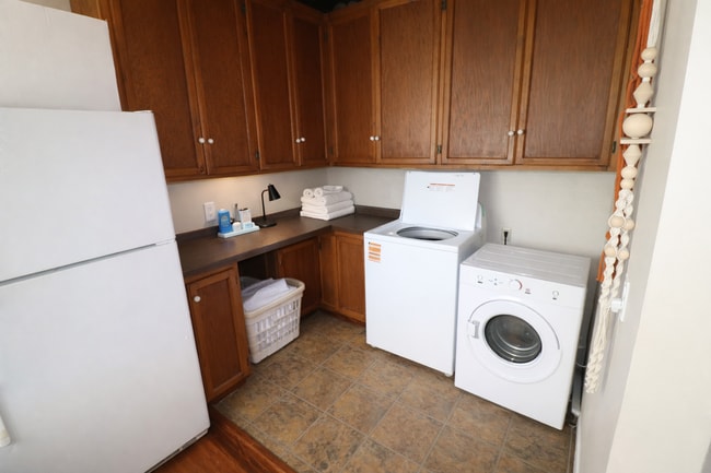 Building Photo - 1054 N Grand St