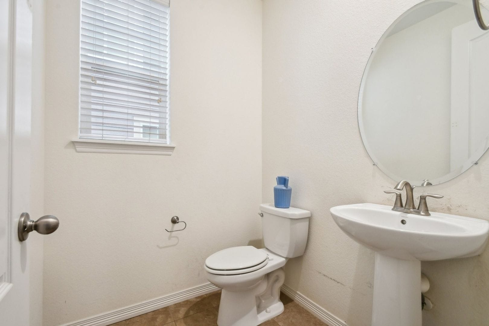 Building Photo - 8910 Azalea Ct