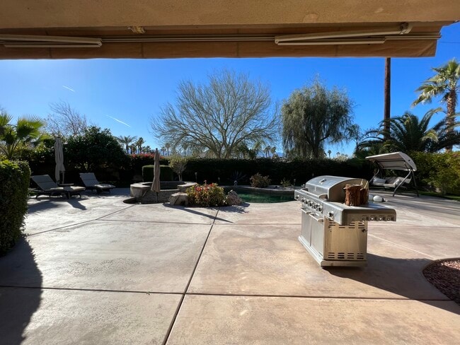 Building Photo - 115 Romanza Ln
