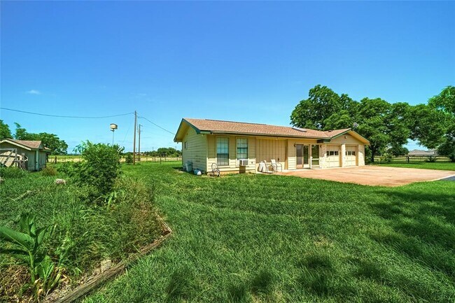 Building Photo - 801 Fm 971