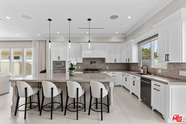 Building Photo - 12419 Erwin St