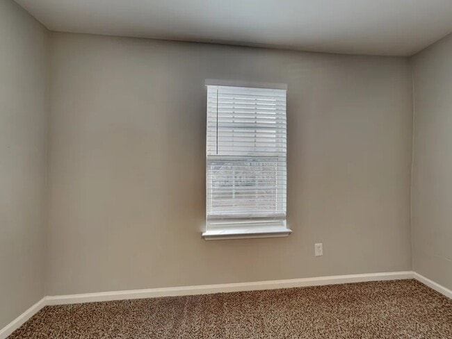 Building Photo - 7022 Tanners Creek Dr