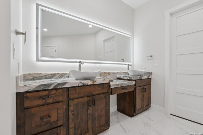 Building Photo - 10014 Ivory Canyon