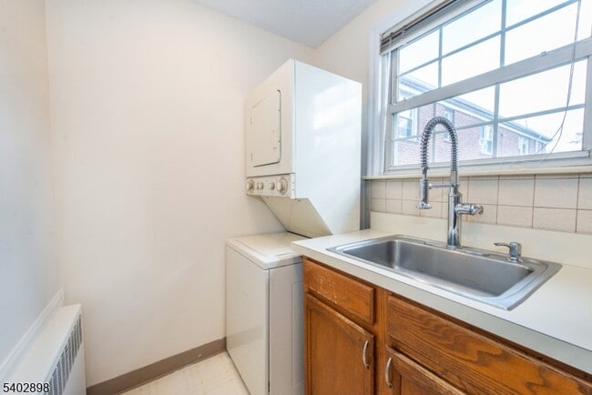 Building Photo - 445 Morris Ave