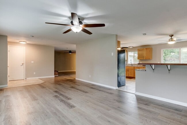 Building Photo - Updated 3 Bedroom, 2 Bath Home with Spacio...