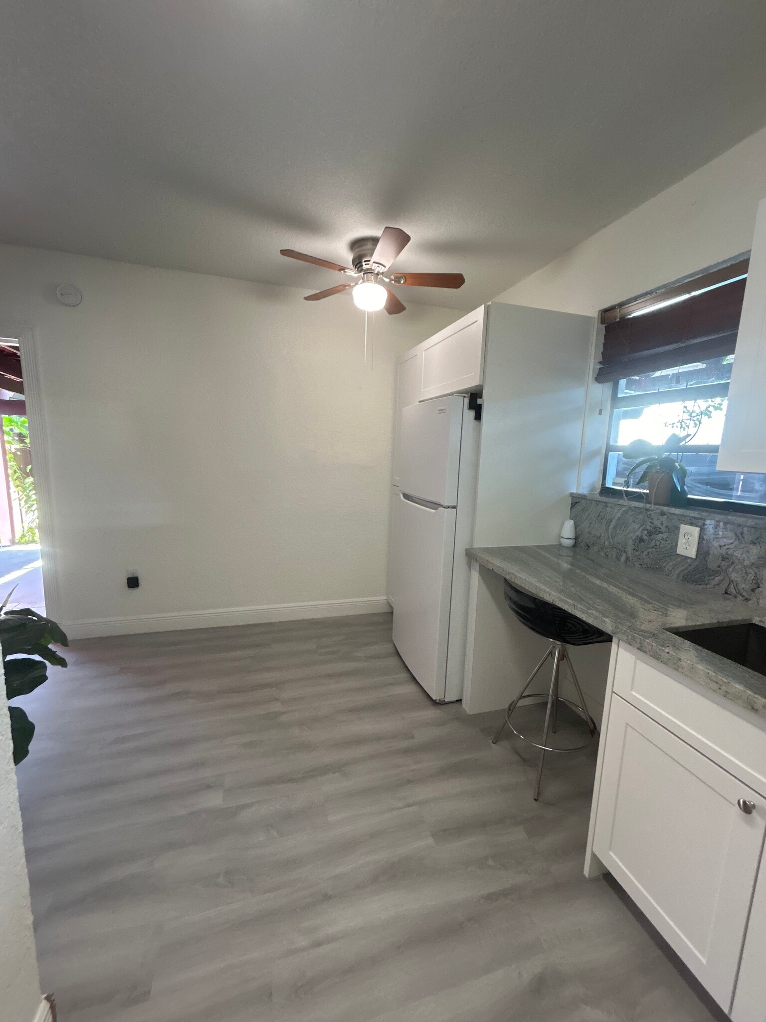 Building Photo - 927 SW 71st Ct