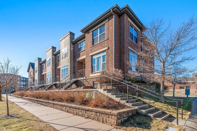 Building Photo - 731 Mercer St