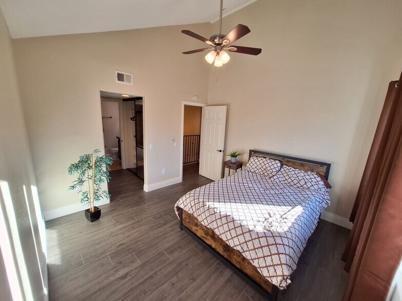 Building Photo - 3989 Nobel Dr