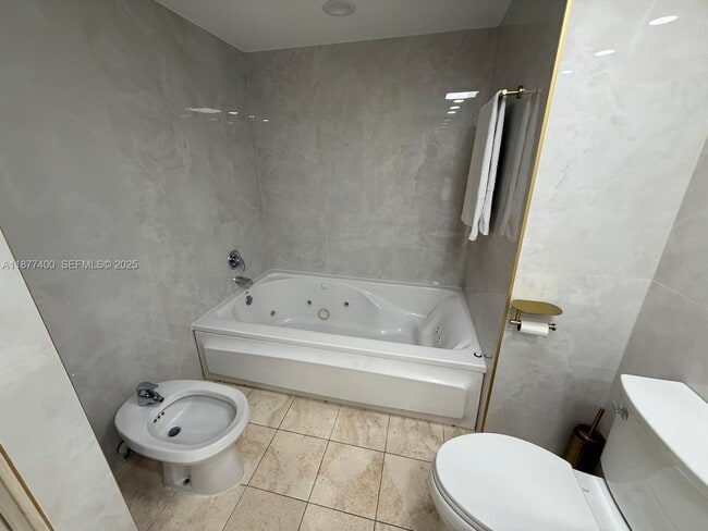 Building Photo - 17375 Collins Ave