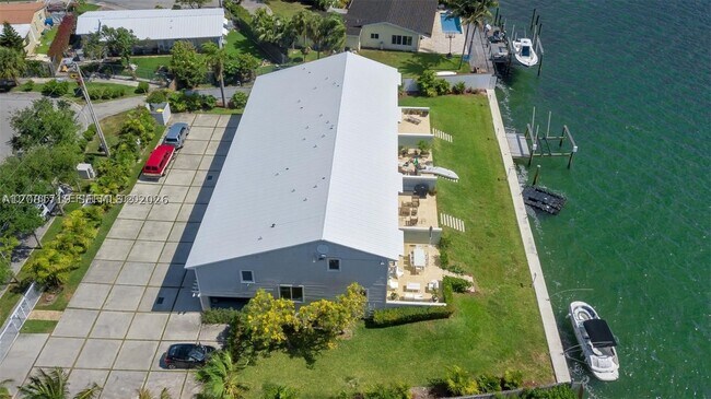 Building Photo - 8041 NE Bayshore Ct