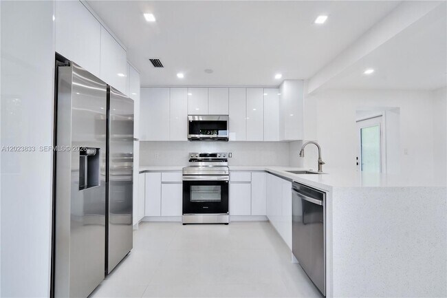 Building Photo - 6566 SW 35th St