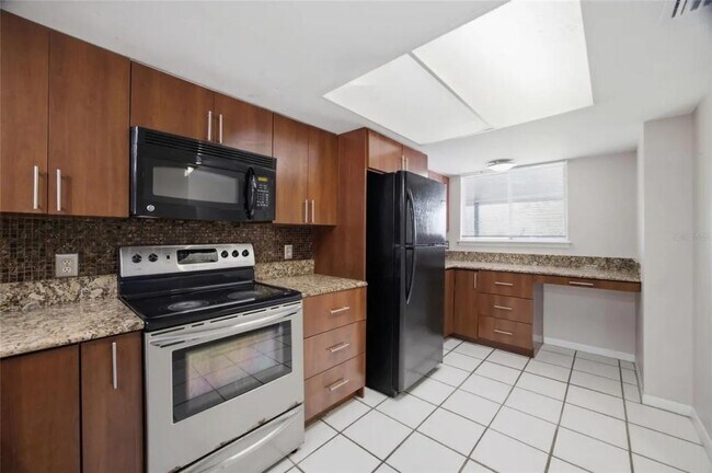Building Photo - 6336 Newtown Cir