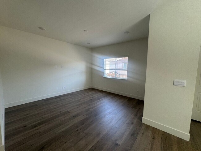 Building Photo - MOVE IN SPECIAL! Brand New 3 Bed / 2.5 Bat...